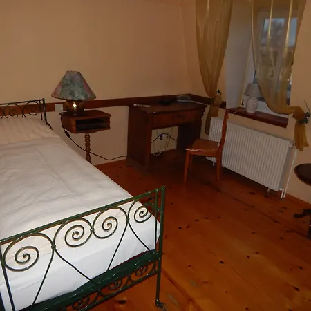 Alte Foersterei Pensión 3*